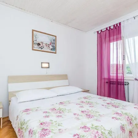 Fuer 7 Personen Ca- 120 M² In Supetarska Dra By Interhome Apartment