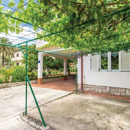 Fuer 7 Personen Ca- 120 M² In Supetarska Dra By Interhome Διαμέρισμα *