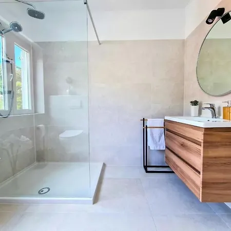 Fuer 7 Personen Ca- 120 M² In Supetarska Dra By Interhome Διαμέρισμα