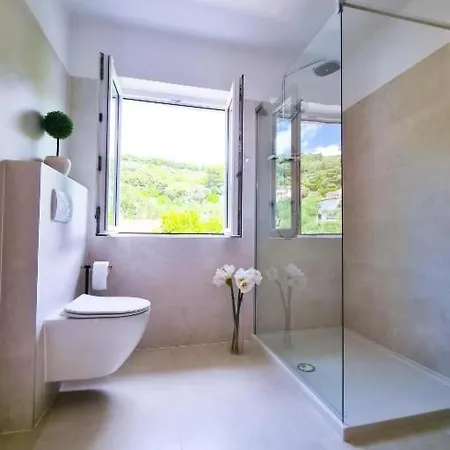 Fuer 7 Personen Ca- 120 M² In Supetarska Dra By Interhome *