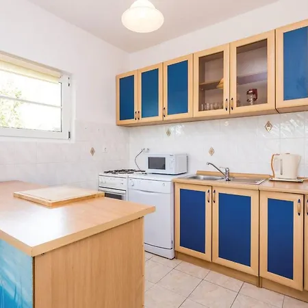 Fuer 7 Personen Ca- 120 M² In Supetarska Dra By Interhome Apartment