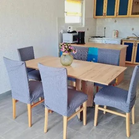 Fuer 7 Personen Ca- 120 M² In Supetarska Dra By Interhome